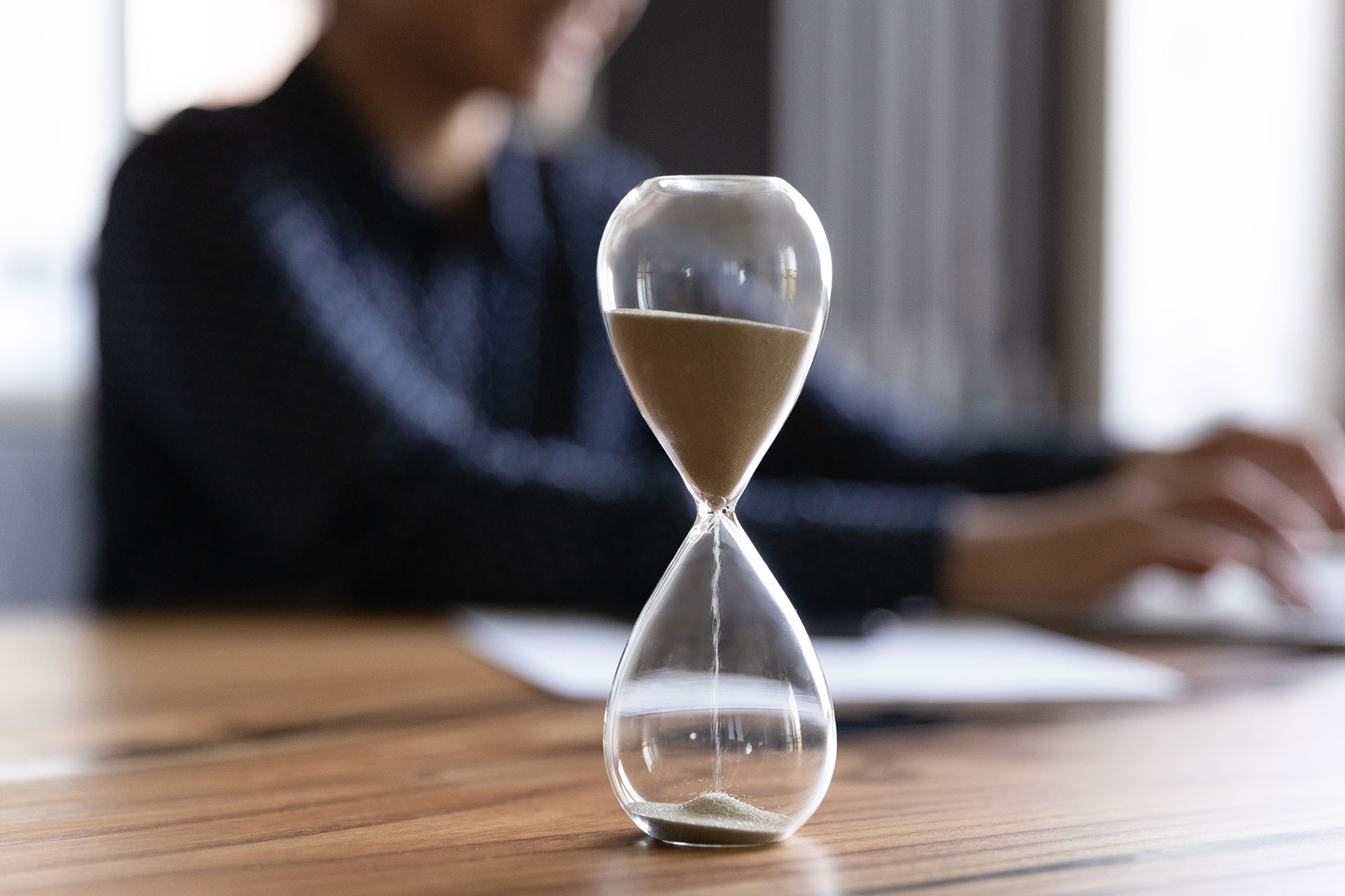 Timely financial planning checklists for monthly and yearly goals